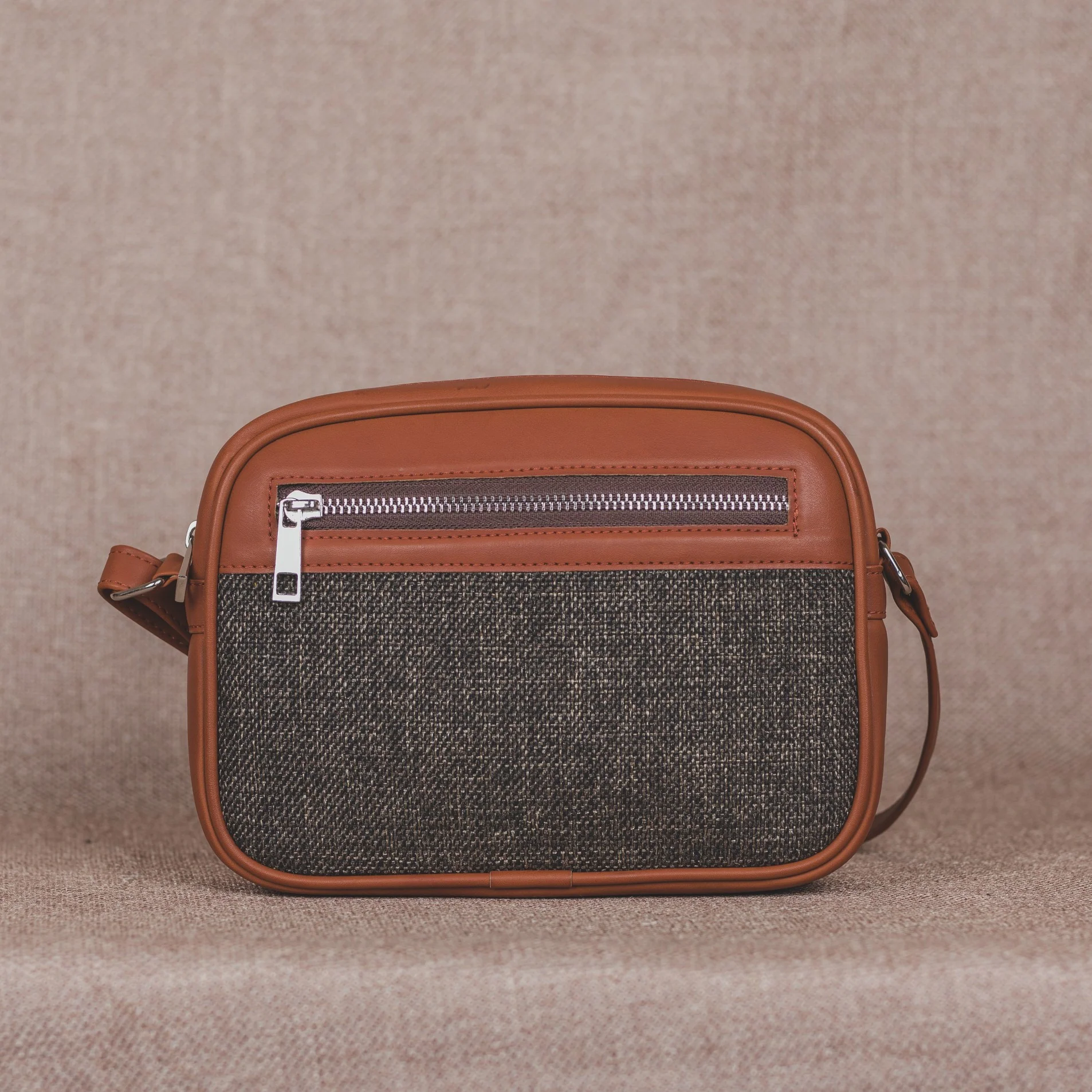 Bristel Sling Bag - Image 2